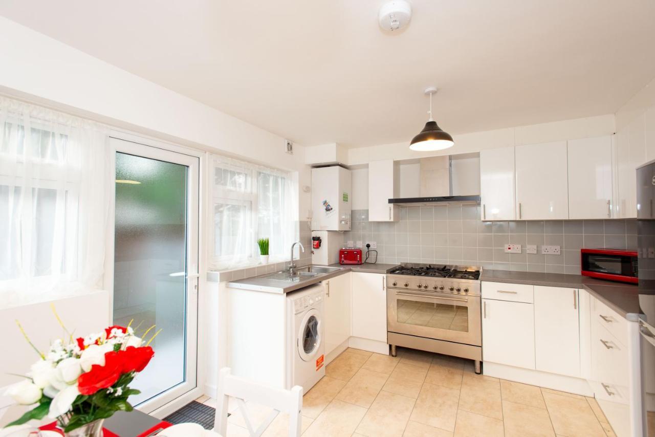 Stunning Four Bedroom House Close To Excel, O2 & Central London With Free Parking מראה חיצוני תמונה