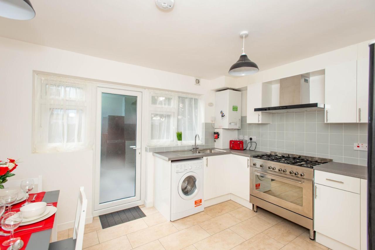 Stunning Four Bedroom House Close To Excel, O2 & Central London With Free Parking מראה חיצוני תמונה