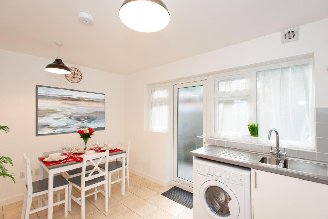 Stunning Four Bedroom House Close To Excel, O2 & Central London With Free Parking מראה חיצוני תמונה