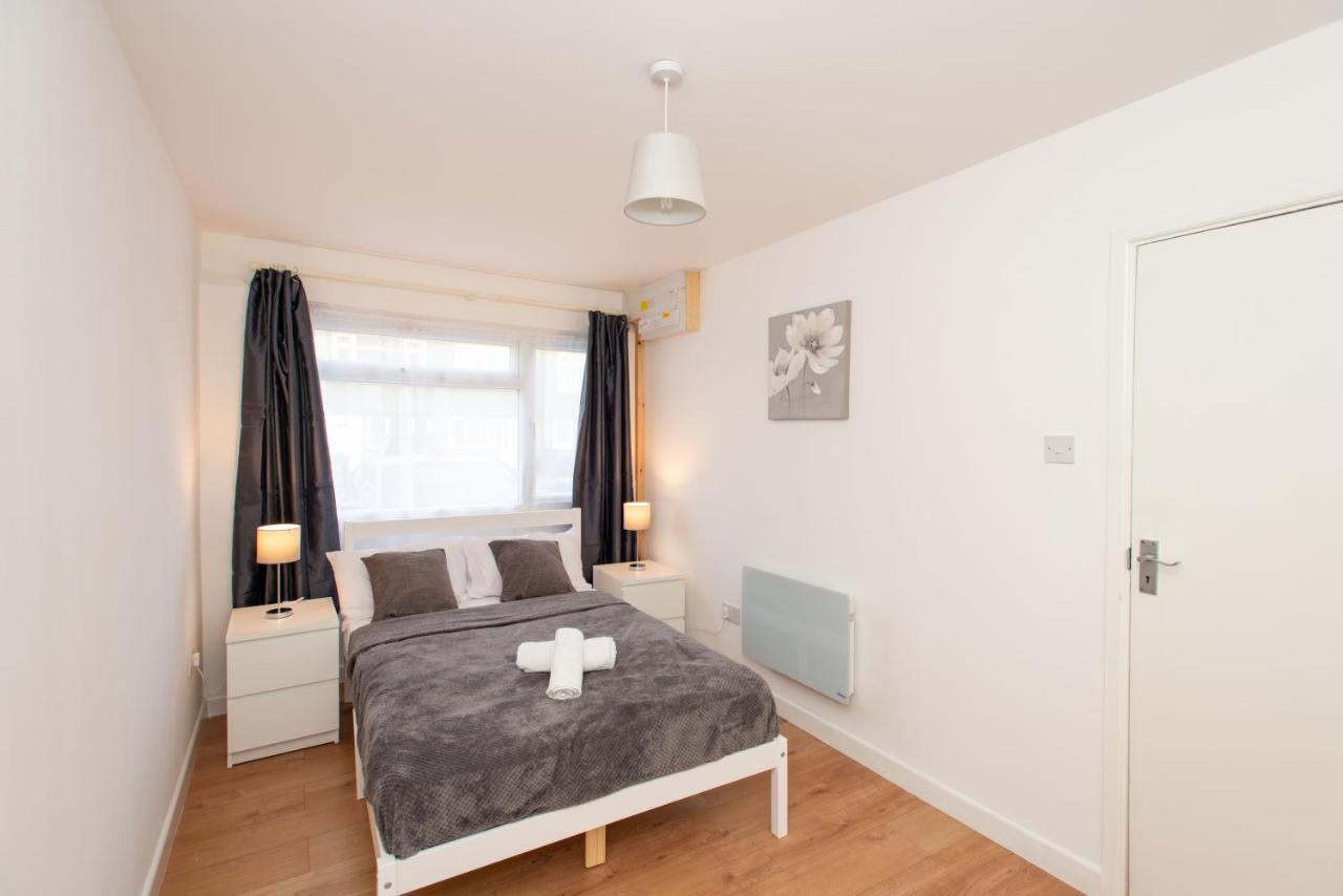 Stunning Four Bedroom House Close To Excel, O2 & Central London With Free Parking מראה חיצוני תמונה